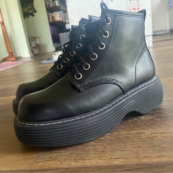 Dolls Kill Shoes - Chunky Black Platform Lace-Up Ankle Boots Brand New Size 9